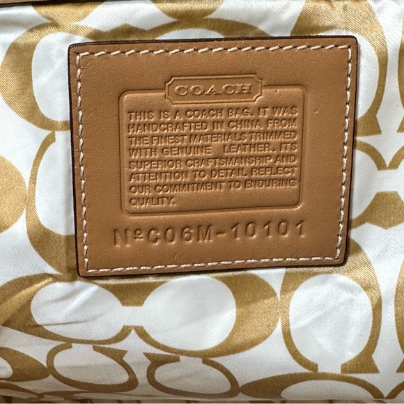 Coach Hamptons Weekend Tote EUC - Picture 12 of 15